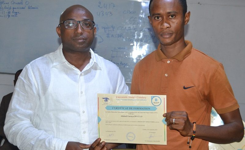 Le Fondateur avec un bénéficiaire de la promo 2022